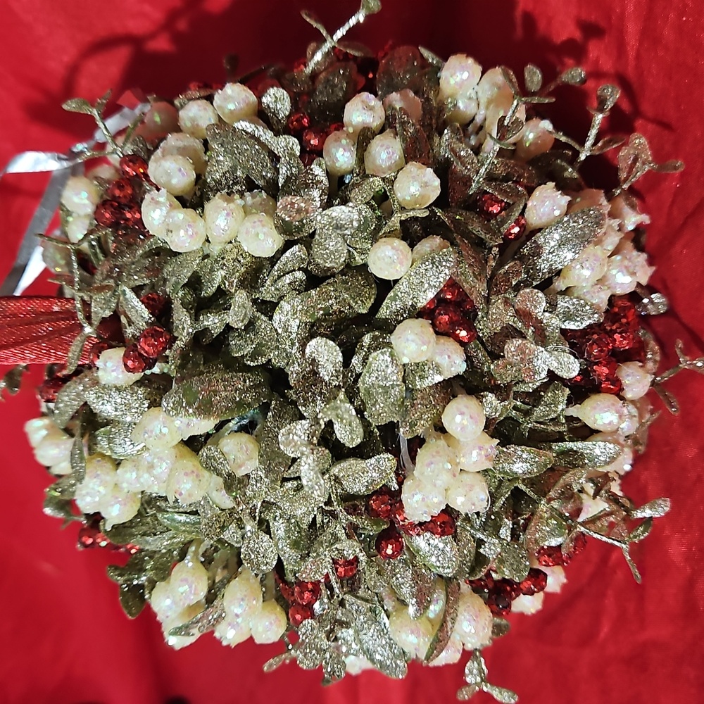 GANZ 10" Holly Mistletoe Kissing Ball - "Kissing Krystals"